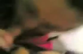 Скромная телка никак не решается взять в ротик