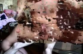 Паренек катает девушку на члене и дает ей в ротик