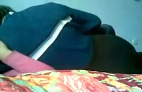 Qopol yigit qiz do'stini to'shakka itarib yuboradi