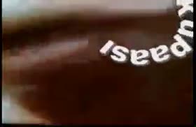 Телочка с большой жопой усердно делает минет