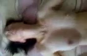 Katta kokrakli qozoq ayol telefonida jinsiy aloqani suratga oldi