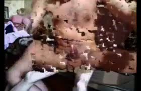 Девушка с классной попкой ерзает на большом члене верхом