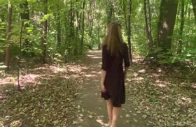 Русская давалка устроила с парнем оргию в лесу